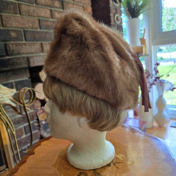 Vintage Brown Fur Toque with Pink Tassel - Picture 1 of 8